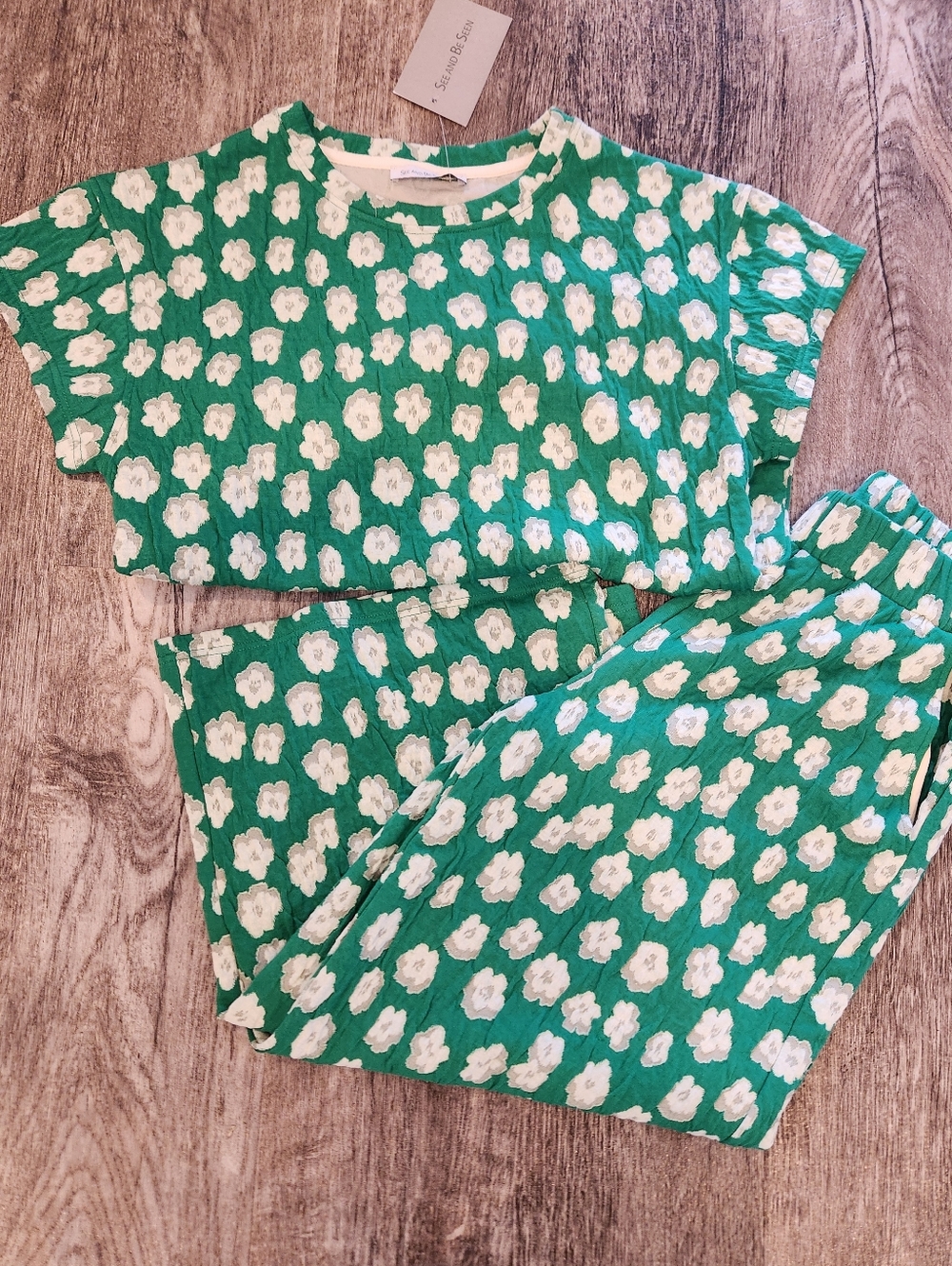 NWT See And Be Seen Green Floral Short Sleeve Wide Leg Crop Pant Set - Picture 2 of 3